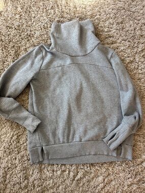ALO Yoga Light Gray Funnel Neck Sweatshirt | L